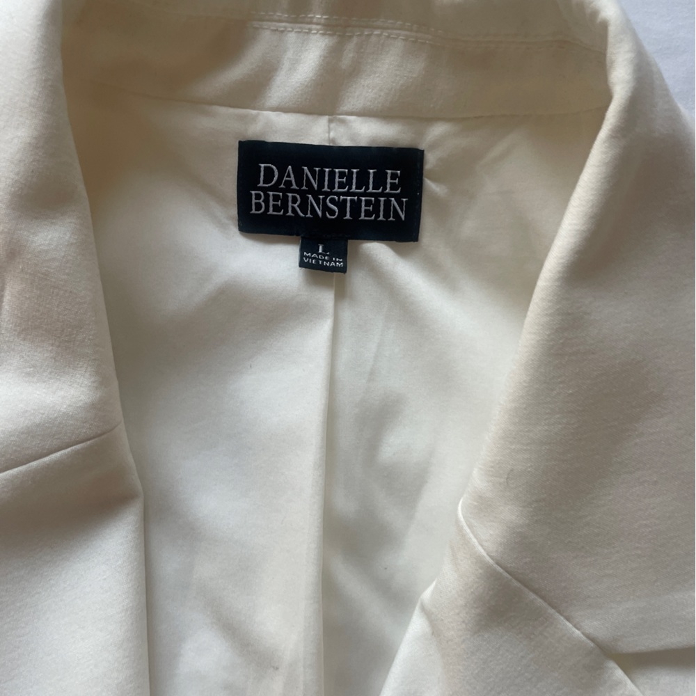 Danielle Bernstein White Blazer - image 2